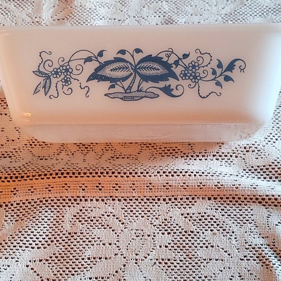 Glasbake Blue Onion Loaf Pan - Picture 1 of 4